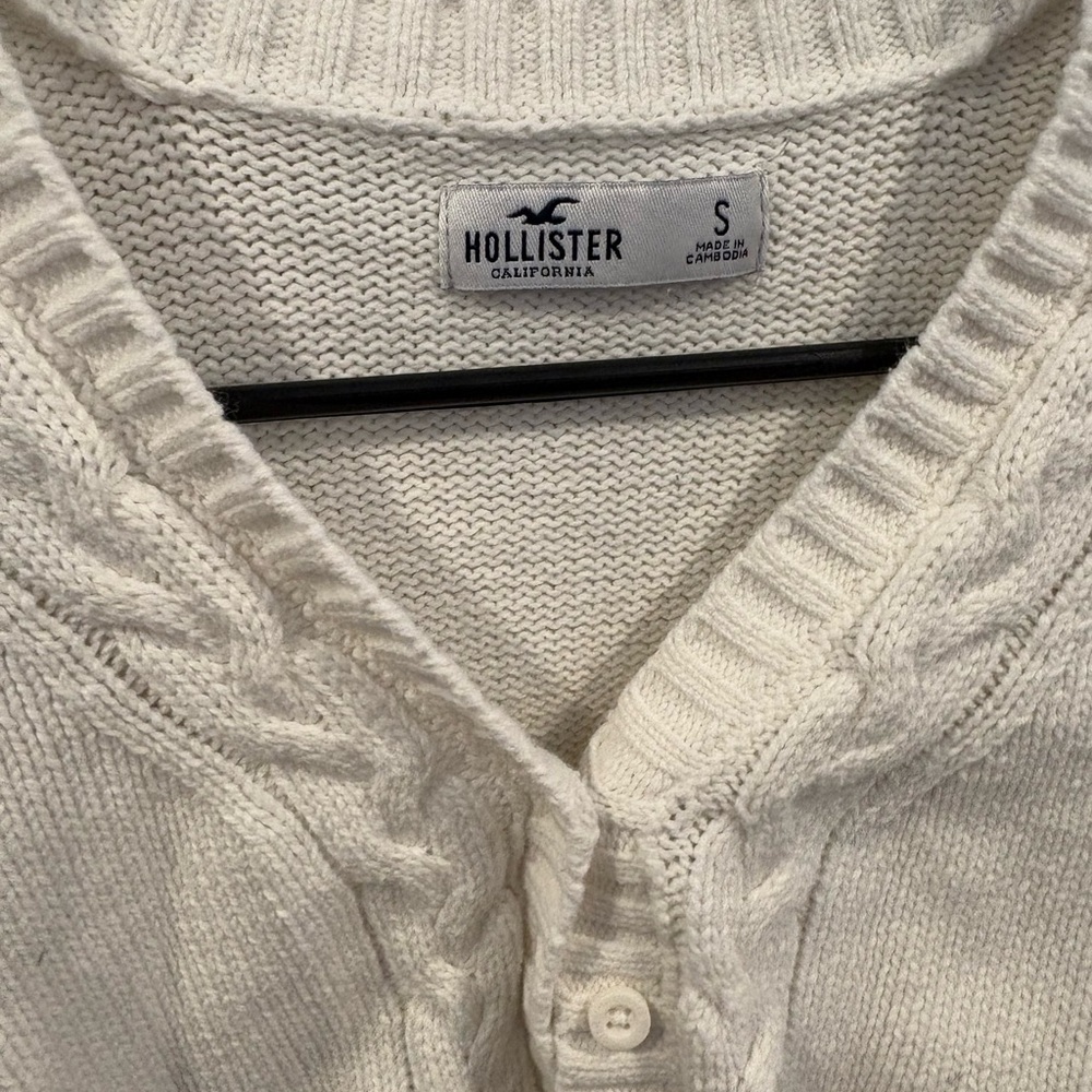 Hollister Cropped Cardigan - Picture 2 of 4